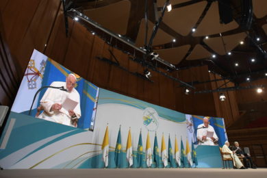 Cazaquistão: Papa denuncia guerra «louca e trágica» na Ucrânia, apelando a compromisso global pela paz