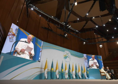 Cazaquistão: Papa denuncia guerra «louca e trágica» na Ucrânia, apelando a compromisso global pela paz