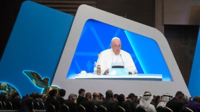 Cazaquistão: Papa diz que religiões nunca podem justificar violência em nome de Deus