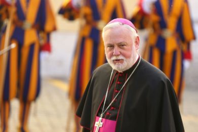 Vaticano: Secretário para as relações com os Estados considerou «positivo» acordo para Gaza