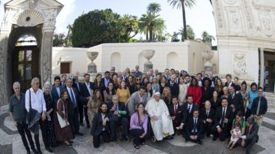 Vaticano: Papa afirma que artistas «são pregadores da beleza», e a «beleza é boa, cura»