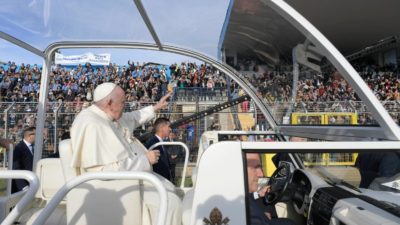 Igreja/Sociedade: Papa questiona multiplicação de «injustiças e discriminações contra os pobres»