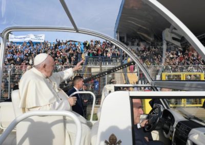 Igreja/Sociedade: Papa questiona multiplicação de «injustiças e discriminações contra os pobres»