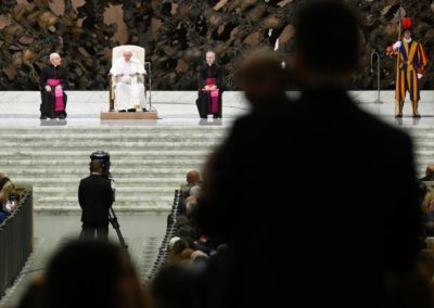 Vaticano: Papa critica empresários que despedem grávidas e fogem aos impostos