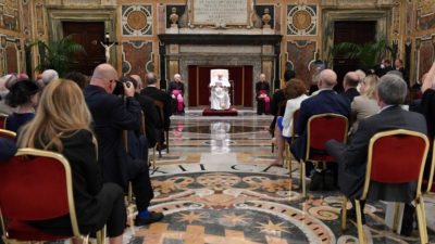 Vaticano: Papa alerta para riscos de guerra nuclear