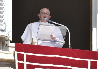 Vaticano: Rezar como quem rega uma planta, o conselho do Papa para a oração