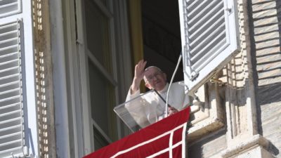 Vaticano: Papa pede Igreja marcada pela compaixão e sem «olhar condenatório»