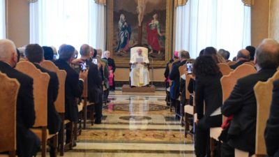 Vaticano: Papa convida jornalistas a contribuir no caminho sinodal