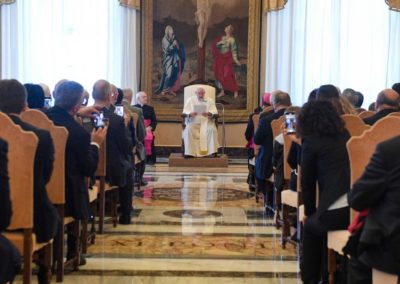 Vaticano: Papa convida jornalistas a contribuir no caminho sinodal