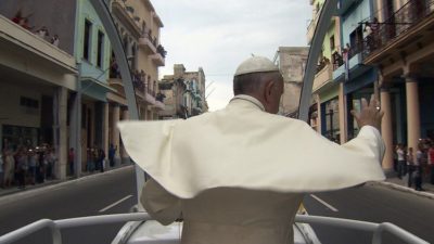 Cinema: Filme mostra bastidores das viagens do Papa (c/vídeo)