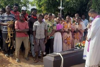 Moçambique: Terroristas assassinam uma religiosa e decapitam três cristãos
