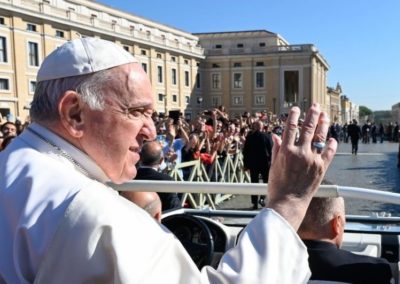Vaticano: Papa pede que o acompanhem na «profecia pela paz»