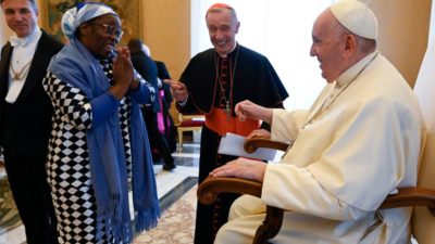Vaticano: As mulheres «pensam diferente dos homens e fazem da Teologia algo mais profundo e saboroso», afirma o Papa