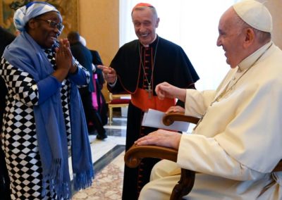 Vaticano: As mulheres «pensam diferente dos homens e fazem da Teologia algo mais profundo e saboroso», afirma o Papa