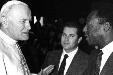 Igreja/Desporto: Vaticano une-se ao adeus ao «Rei Pelé»