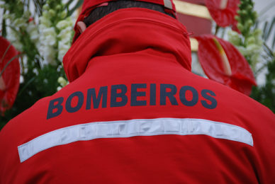 Natal: Capelão nacional dos bombeiros presta homenagem à «coragem» dos soldados da paz