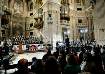 Cultura: Concerto de Natal a seis órgãos com três coros da Academia de Música de Santa Cecília levou «luz e alegria natalícia» à Basílica de Mafra