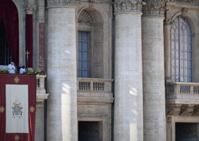 «Urbi et Orbi»: Papa alerta para «falsas imagens da festa» e recorda centralidade de Jesus no Natal