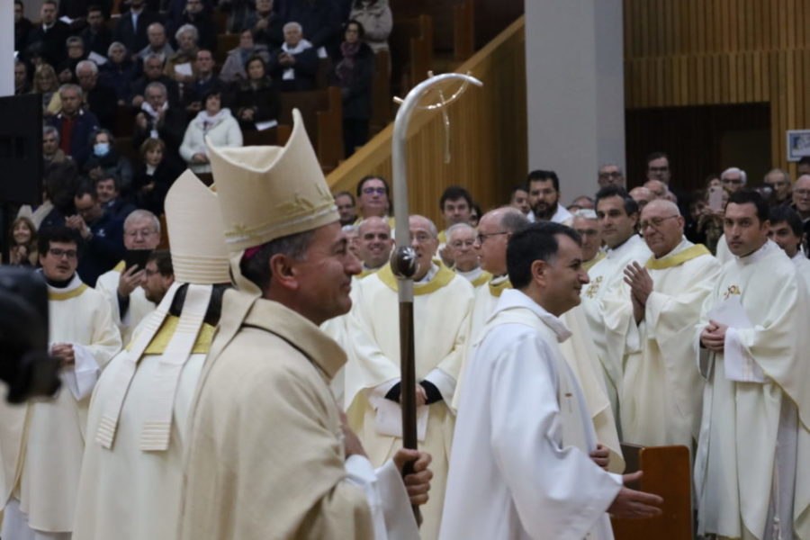 Igreja/Portugal: D. Delfim Gomes foi ordenado bispo, na catedral de Bragança (c/vídeo e fotos)