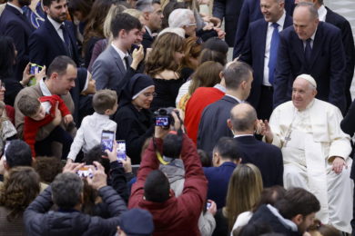 Natal: Sair da pandemia com serenidade e ser artesão da paz são os desejos do Papa para os trabalhadores do Vaticano