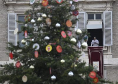 Vaticano: Papa convida a arrancar «máscaras» da hipocrisia, na preparação para o Natal