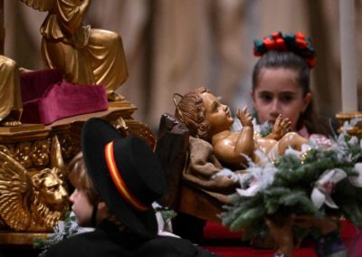 Vaticano: Papa pede lugar para Jesus em «humanidade insaciável de dinheiro, poder e prazer»