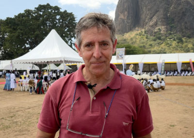 Comunicações: A cumplicidade dos missionários em contexto de missão – 12 dias no Uganda do jornalista Henrique Matos
