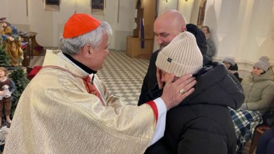 Vaticano: Enviado do Papa conclui missão na Ucrânia, destacando sofrimento da população