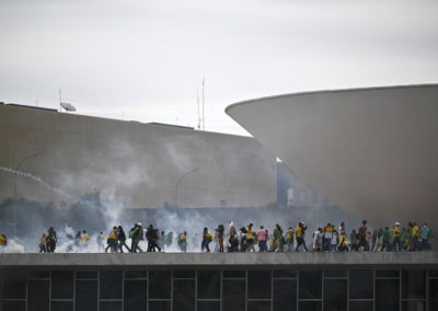Brasil/CNBB: Bispos condenam «graves e violentas ocorrências» em Brasília e pedem proteção para os cidadãos e para a democracia