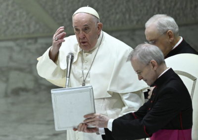 Vaticano: Papa recorda assassinato de sacerdote na Nigéria e violência sofrida pelos cristãos