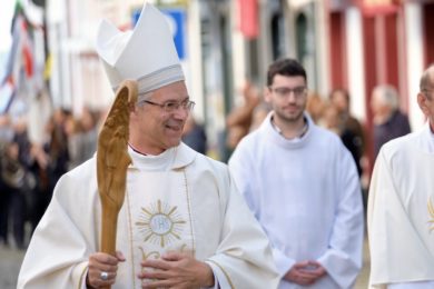 Angra: Novo bispo quer Igreja de portas abertas e «menos clerical» (c/fotos e vídeo)