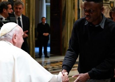 Vaticano: Papa Francisco recebeu jovens que estão concentrados no «Arsenal de Paz»