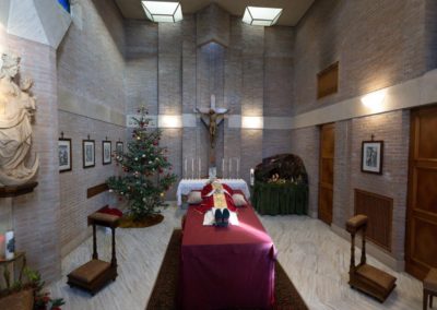 Bento XVI: Vaticano divulga imagens do corpo do Papa emérito na capela do mosteiro «Mater Ecclesiae»
