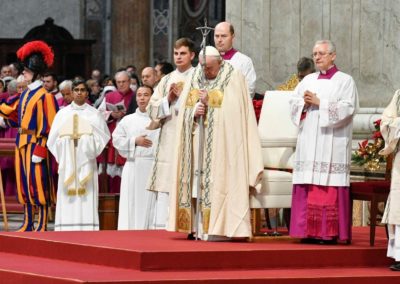 Vaticano: Primeira Missa do ano evocou Bento XVI e rezou pelas vítimas da guerra