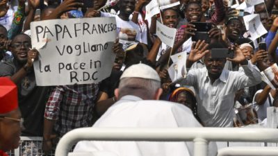 RD Congo: Papa encerra viagem marcada por gritos contra a guerra e a corrupção