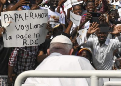 RD Congo: Papa encerra viagem marcada por gritos contra a guerra e a corrupção