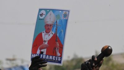 Sudão do Sul: Bispo fez 200 quilómetros a pé, com 60 jovens, para ver o Papa
