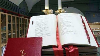 Liturgia: Papa reafirma necessidade de aprovação prévia da Santa Sé para celebração de Missa com o Missal de 1962
