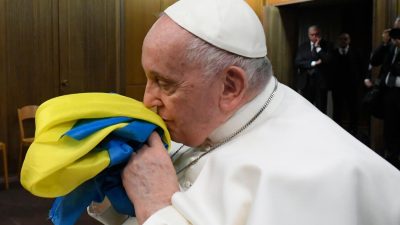 Vaticano: Francisco envia medicamentos de primeira necessidade para a Ucrânia