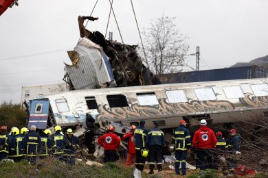 Vaticano: Papa lamenta acidente ferroviário na Grécia