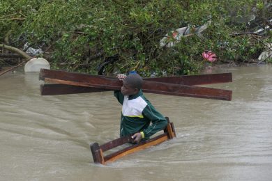 Moçambique: Ciclone Freddy está a provocar destruição, mortes e «escassez de recursos» – bispo de Quelimane