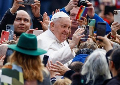 Vaticano: «Evangelizar é sempre um serviço eclesial, nunca solitário», diz o Papa