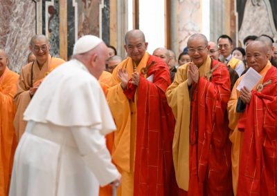 Vaticano: Papa fala em necessidade de construir pontes, em audiência a monges budistas de Taiwan