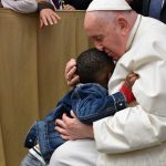 Vaticano: Acolher refugiados é um «compromisso concreto pela paz» - Francisco