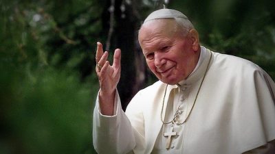 Vaticano: Papa sai em defesa de São João Paulo II