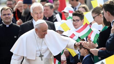 Europa: Papa regressa à Hungria, com a Ucrânia no horizonte