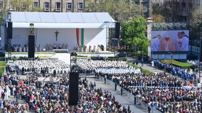 Hungria: Papa critica «portas fechadas» aos estrangeiros e a quem sofre