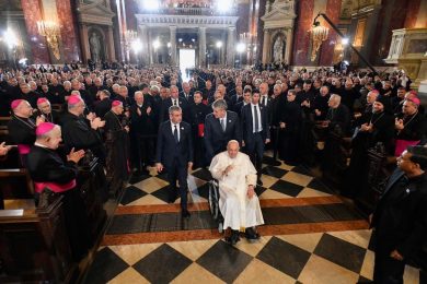 Hungria: Papa elogia «fé granítica» da comunidade católica e pede «acolhimento profético» a quem sofre