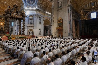 Vaticano: «Deixa-te chamar uma segunda vez», disse o Papa aos sacerdotes alertando para o risco da «vida dupla» e a tentação de «deitar tudo pela janela»