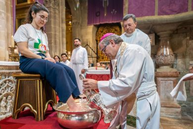 Braga: Arcebispo lavou os pés a 14 jovens em representação das várias regiões da diocese